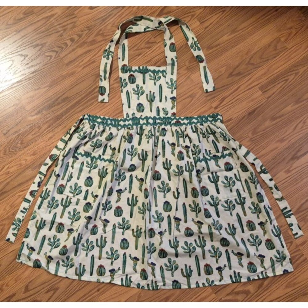 Handmade Apron Cactus print canvas w\ pockets and green Ric Rac trim